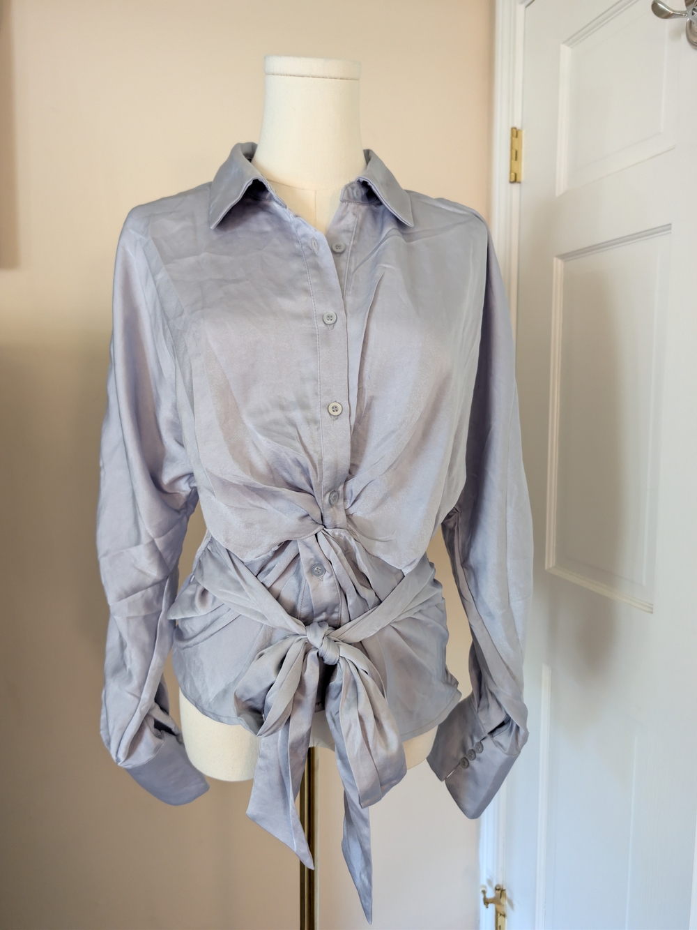 ​NWT The Workshop Dusty Blue Satin Tie Waist Button Up Blouse Size Large
